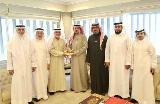 12/12/2024وزير العدل والشؤون الإسلامية والأوقاف يستقبل رئيس مجلس إدارة جمعية الإصلاح ويشيد بجهودهم في خدمة كتاب الله ودعم حفاظه 